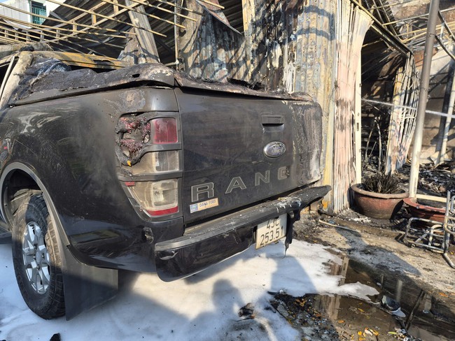 Kho h&agrave;ng ở Đ&agrave; Nẵng ch&aacute;y dữ dội, nhiều tiếng nổ lớn - Ảnh 3.