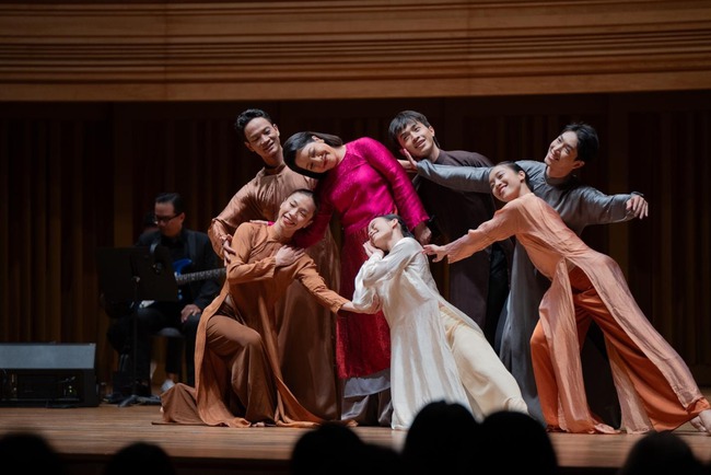 Đêm nhạc Trịnh Công Sơn tại Singapore: Nơi âm nhạc kết nối cộng đồng, lan tỏa bản sắc Việt - Ảnh 3.