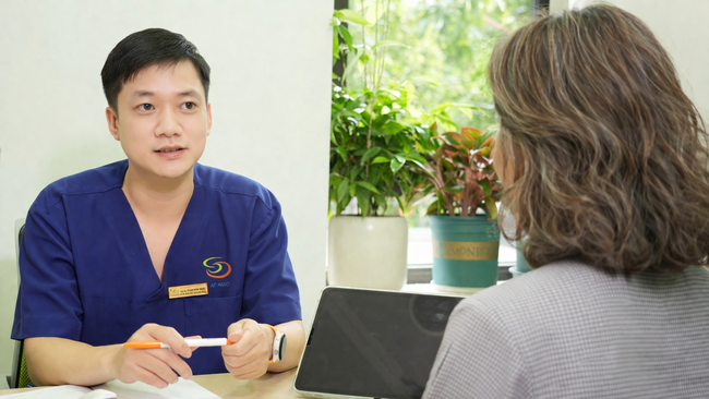 Nữ Việt kiều cải thiện triệu chứng mãn kinh sau một tháng điều trị - Ảnh 1.