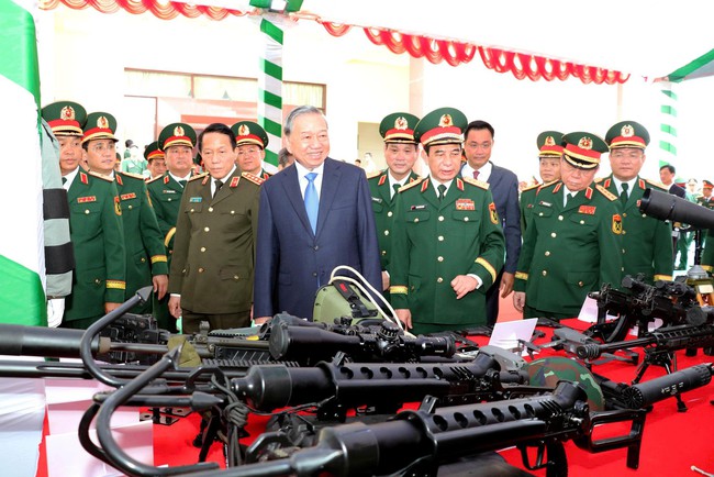 Tổng B&iacute; thư, Chủ tịch nước T&ocirc; L&acirc;m thăm v&agrave; l&agrave;m việc với Qu&acirc;n khu 5 - Ảnh 5.