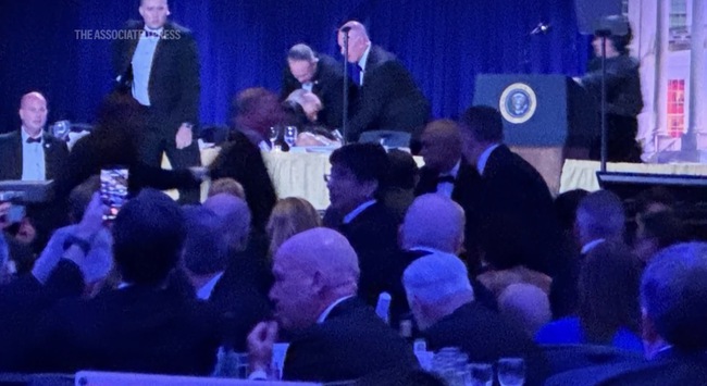 Nổ s&uacute;ng tại tiệc Nh&agrave; Trắng: H&eacute; lộ th&ocirc;ng điệp ph&uacute;t ch&oacute;t của nghi phạm - Ảnh 1.