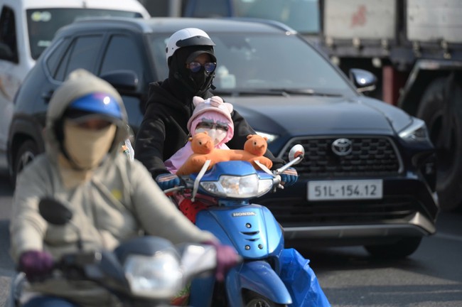 Cửa ng&otilde; ph&iacute;a T&acirc;y TPHCM đang &ugrave;n tắc, c&aacute;c xe di chuyển rất chậm - Ảnh 10.