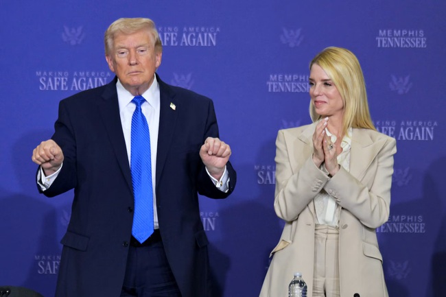 Tổng thống Mỹ Donald Trump sa thải Bộ trưởng Tư ph&aacute;p Pam Bondi - Ảnh 1.