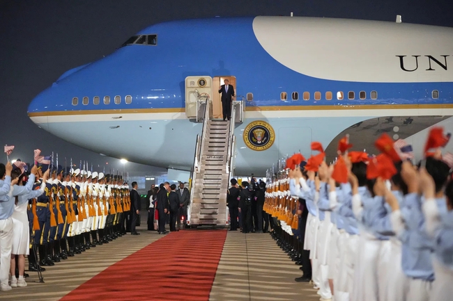Tổng thống Mỹ Donald Trump đến Bắc Kinh - Ảnh 2.