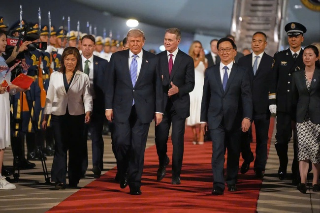 Tổng thống Mỹ Donald Trump đến Bắc Kinh - Ảnh 6.