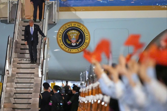 Tổng thống Mỹ Donald Trump đến Bắc Kinh - Ảnh 3.