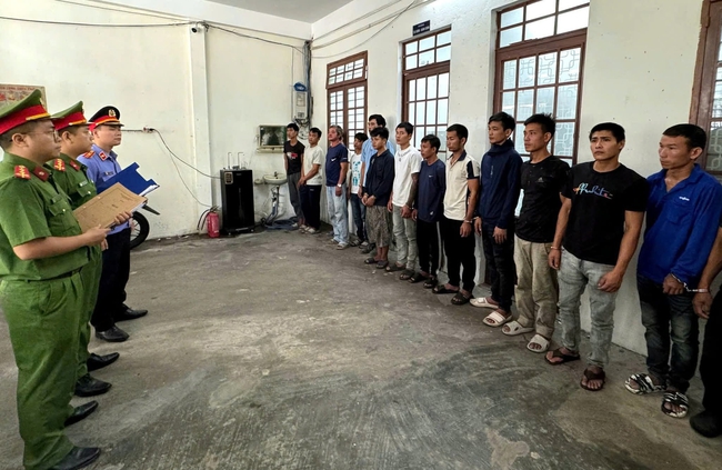 Bắt giam 16 đối tượng hỗn chiến, đập ph&aacute; qu&aacute;n nhậu ở trung t&acirc;m Đ&agrave; Nẵng - Ảnh 1.