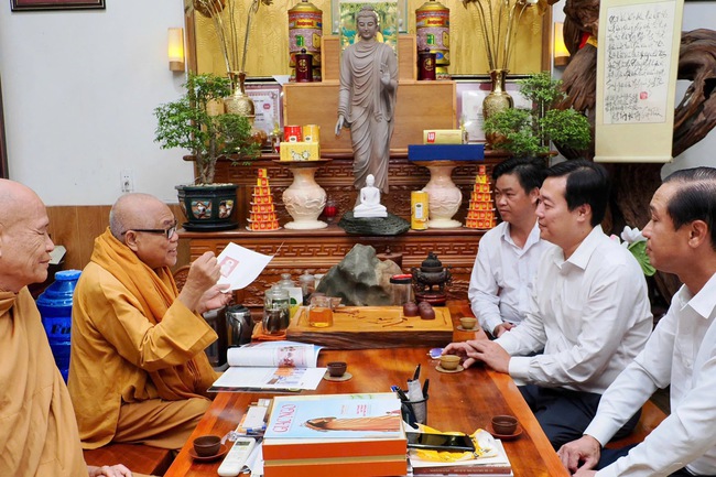 L&atilde;nh đạo TPHCM thăm, ch&uacute;c mừng Đại lễ Phật đản - Ảnh 1.