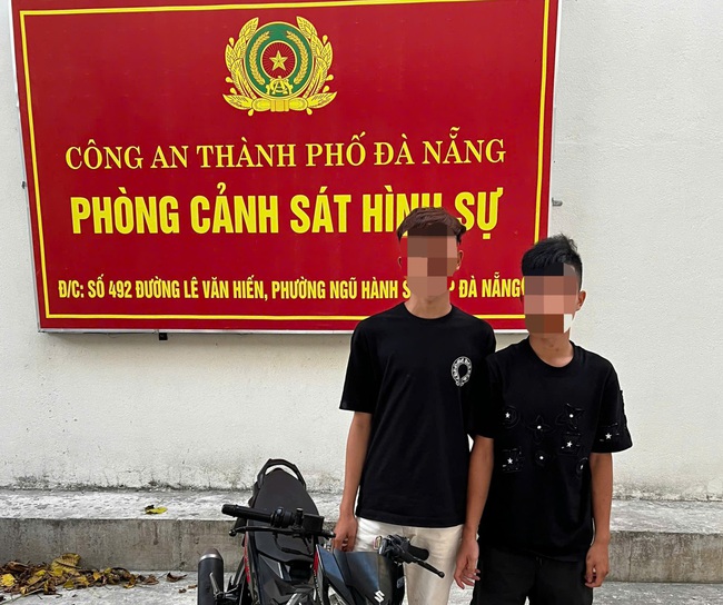 Nam thiếu ni&ecirc;n rủ bạn đột nhập ph&ograve;ng ngủ của mẹ m&igrave;nh - Ảnh 1.