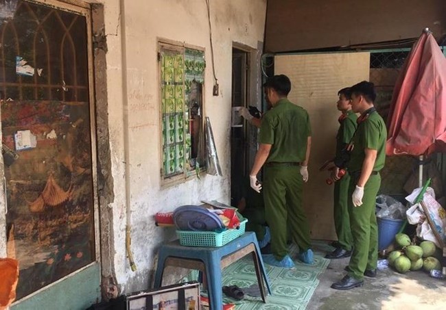 B&eacute; g&aacute;i 4 tuổi tử vong sau nhiều lần bị mẹ đẻ v&agrave; người t&igrave;nh bạo h&agrave;nh, bỏ đ&oacute;i - Ảnh 1.