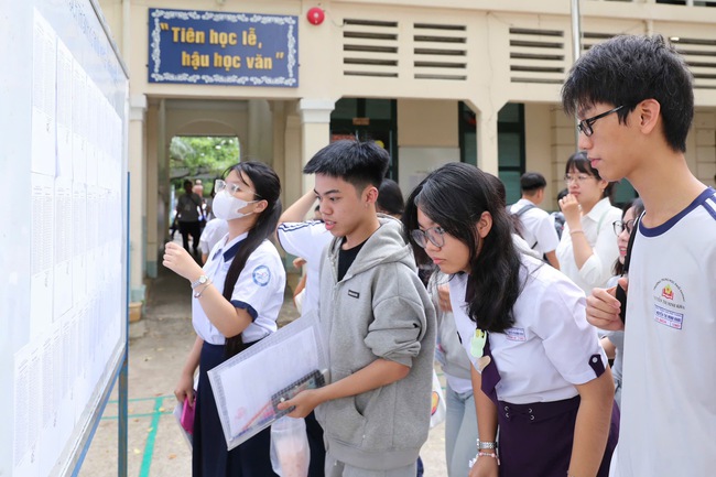 Hơn 142.000 th&iacute; sinh TPHCM bắt đầu l&agrave;m thủ tục dự thi tốt nghiệp THPT - Ảnh 8.