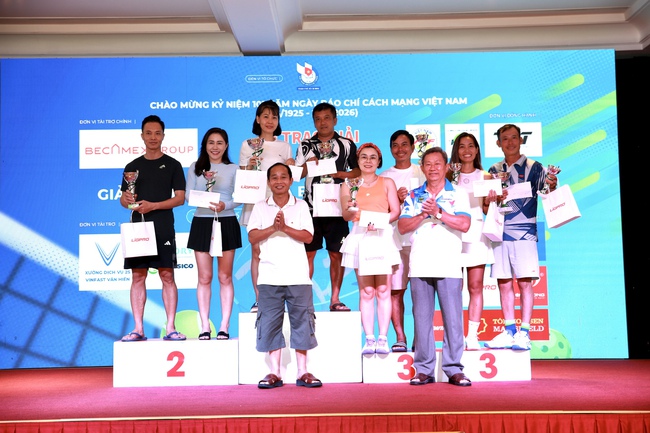 B&aacute;o Người Lao Động v&ocirc; địch đ&ocirc;i nam quần vợt Hội Nh&agrave; b&aacute;o TP HCM mở rộng 2026 - Ảnh 3.