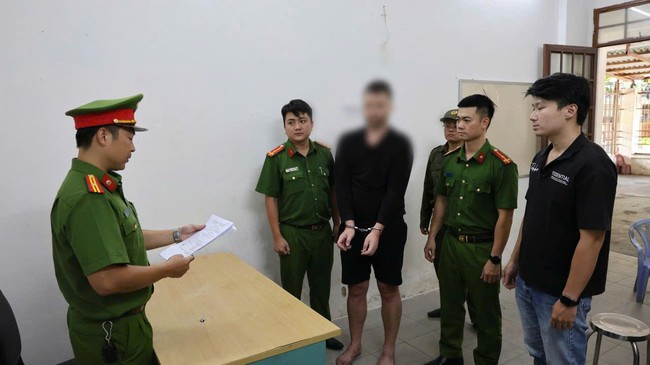 Khởi tố người nước ngo&agrave;i g&acirc;y rối, đập ph&aacute; qu&aacute;n c&agrave; ph&ecirc; ở Đ&agrave; Nẵng - Ảnh 1.