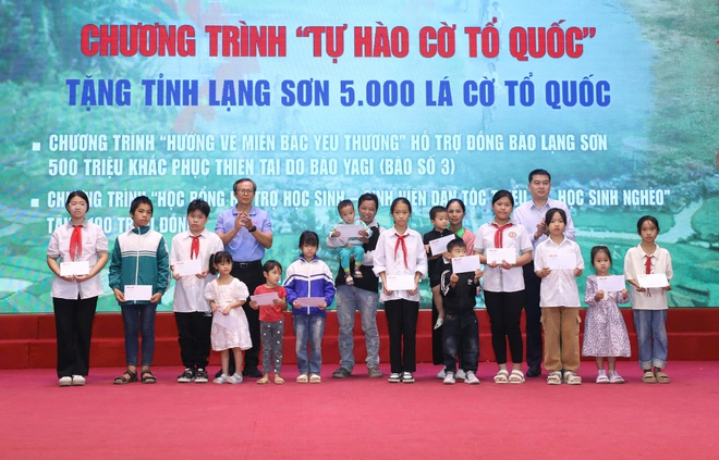 Trao tặng 5.000 lá cờ Tổ quốc, 500 triệu đồng khắc phục hậu quả bão Yagi tại Lạng Sơn- Ảnh 13.