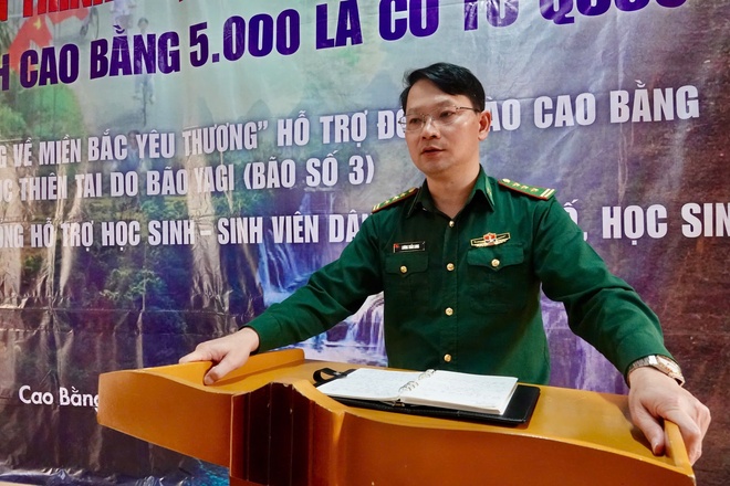 Báo Người Lao Động trao tặng 5.000 lá cờ Tổ quốc tại Cao Bằng- Ảnh 9.