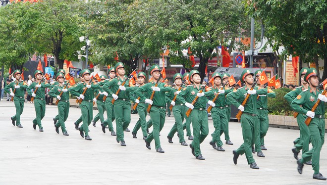 Ấn tượng những màn biểu diễn đặc sắc của hàng ngàn quân dân trên Phố đi bộ Nguyễn Huệ- Ảnh 20.