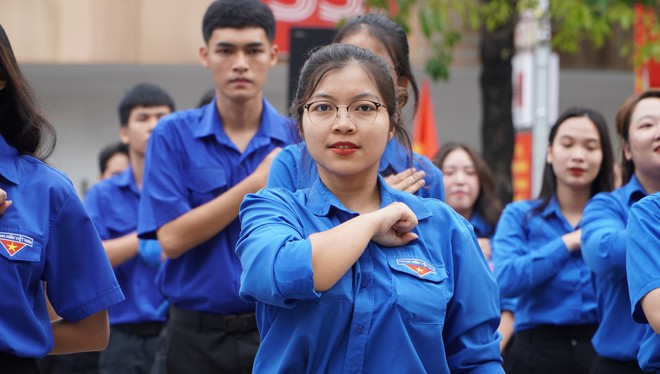 Ấn tượng những màn biểu diễn đặc sắc của hàng ngàn quân dân trên Phố đi bộ Nguyễn Huệ- Ảnh 26.