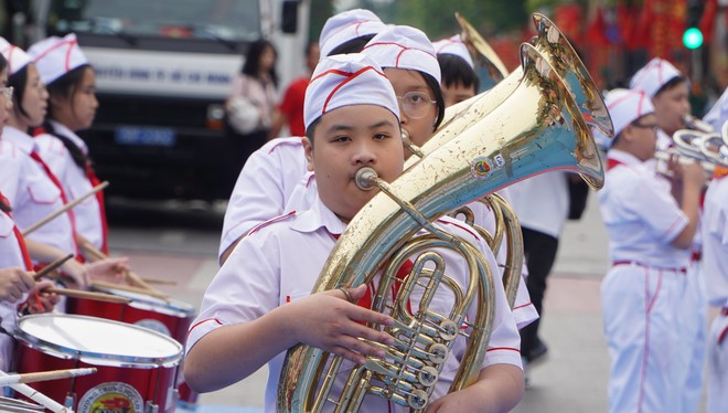 Ấn tượng những màn biểu diễn đặc sắc của hàng ngàn quân dân trên Phố đi bộ Nguyễn Huệ- Ảnh 35.