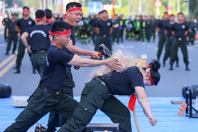 Mãn nhãn với màn trình diễn đỉnh cao của kỵ binh trên đường phố TP HCM- Ảnh 18.