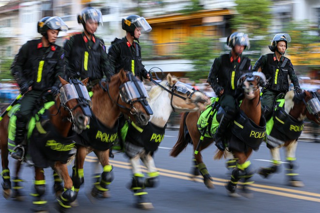 Mãn nhãn với màn trình diễn đỉnh cao của kỵ binh trên đường phố TP HCM- Ảnh 4.