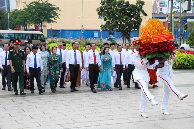 Lãnh đạo TP HCM tưởng nhớ Chủ tịch Hồ Chí Minh và Chủ tịch Tôn Đức Thắng- Ảnh 2.