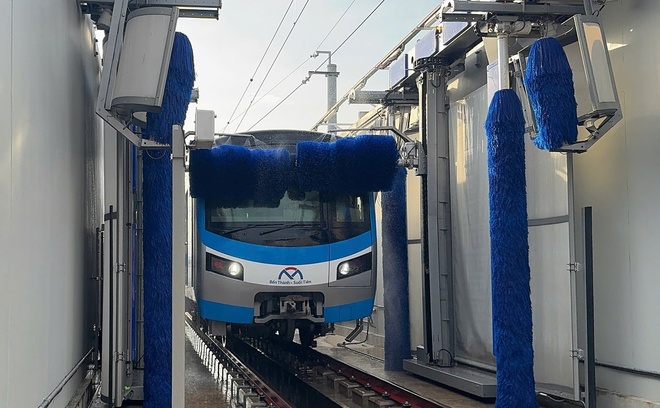 Chỉ mất 15 phút, metro số 1 rửa tàu như thế nào?- Ảnh 5.