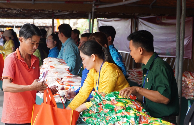 Xuân Chiến sĩ: Mang mùa xuân và tình thương đến với cán bộ, chiến sĩ và nhân dân- Ảnh 5.