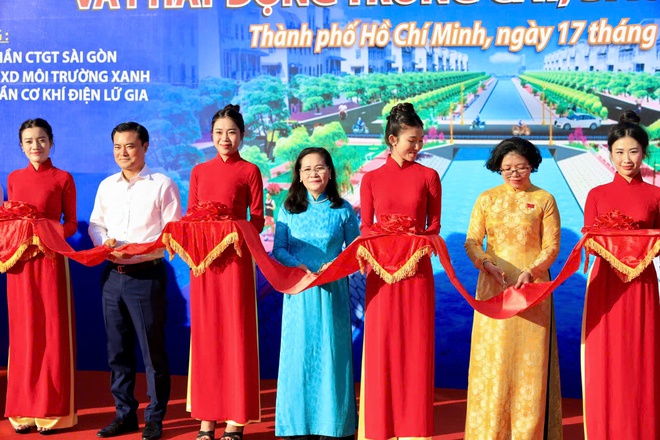 TP HCM: Món quà Tết đặc biệt cho người dân quận 5- Ảnh 7.