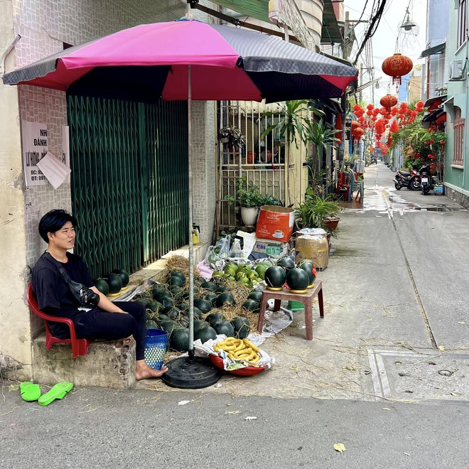 Cảm động nghị lực của chàng trai trẻ bị mất một tay vẫn cố gắng mưu sinh- Ảnh 3.