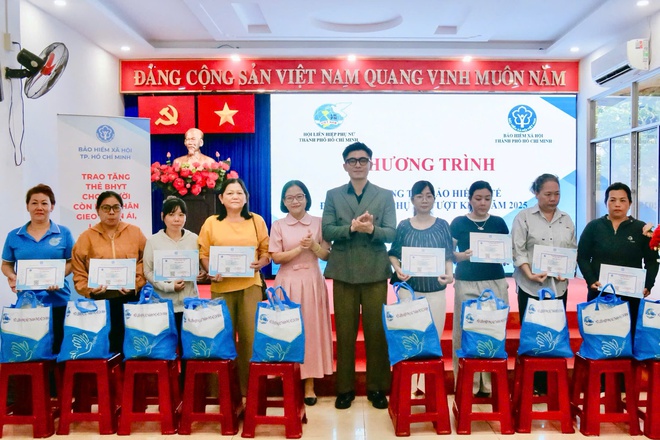 TP HCM: Trao 443 thẻ BHYT cho phụ nữ khó khăn, lan tỏa chính sách an sinh nhân văn - Ảnh 4.