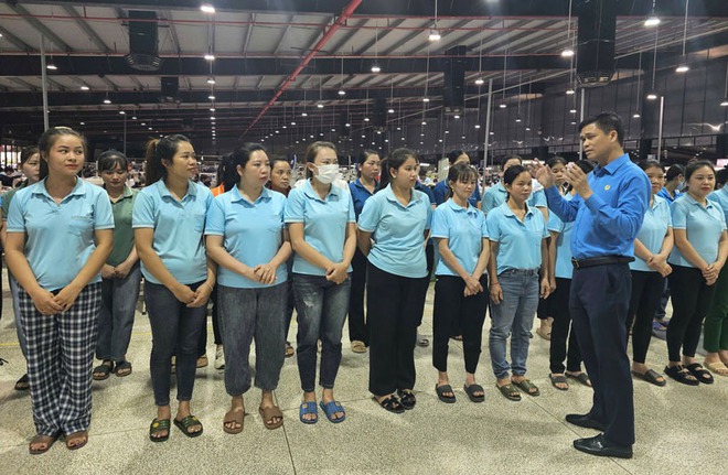Tổng LĐLĐ Việt Nam trao hỗ trợ 1 tỉ đồng cho đoàn viên công đoàn tại Lào Cai bị thiệt hại do bão lũ - Ảnh 5.