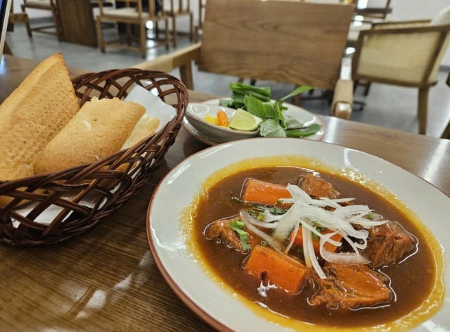 Ho Chi Minh City: The culinary paradise of Vietnam - Ảnh 4.