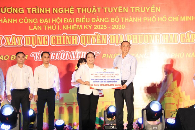Phường Tăng Nhơn Phú phát động tháng cao điểm Vì người nghèo - Ảnh 8.