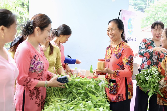 Không khí ấm áp, nghĩa tình tại “Ngày hội Non sông - Dân tộc kết đoàn” xã Bình Lợi - Ảnh 6.