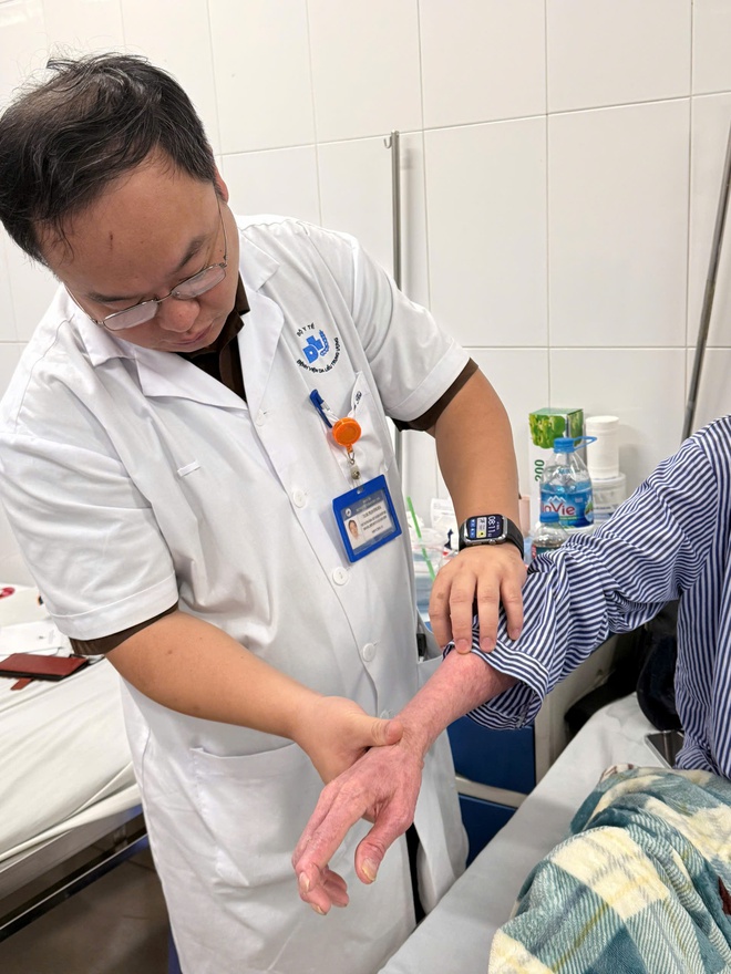 Bất ngờ từ ca bệnh da di truyền hiếm gặp đáp ứng botulinum toxin - Ảnh 3.