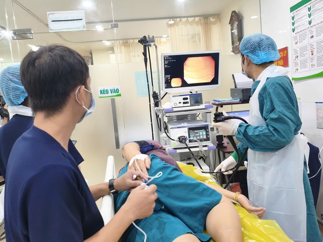 Người bệnh không còn sợ nội soi dạ dày nhờ hệ thống nội soi qua mũi có ứng dụng AI - Ảnh 2.