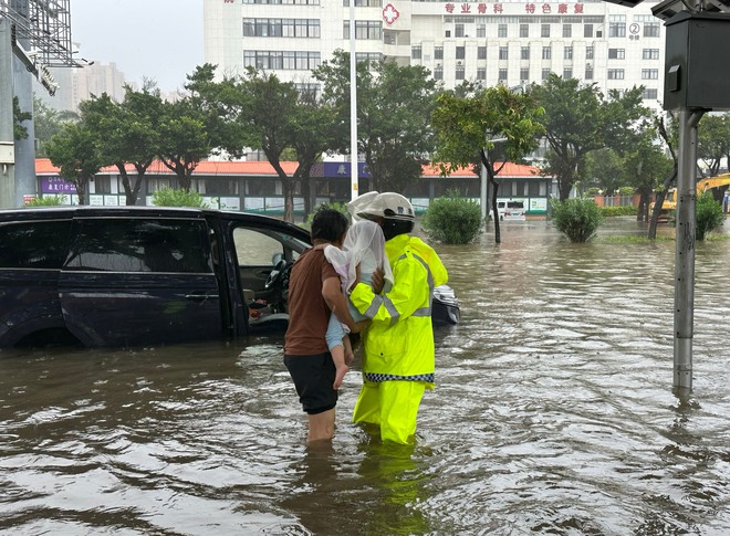 Chùm ảnh: Bão Matmo càn quét Trung Quốc - Ảnh 2.