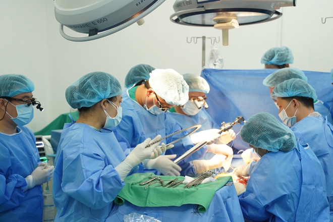 Bác sĩ Chợ Rẫy "trắng đêm" liên tiếp, hoàn thành 7 ca ghép tạng trong 3 ngày - Ảnh 2.
