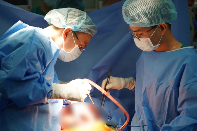 Bác sĩ Chợ Rẫy "trắng đêm" liên tiếp, hoàn thành 7 ca ghép tạng trong 3 ngày - Ảnh 3.