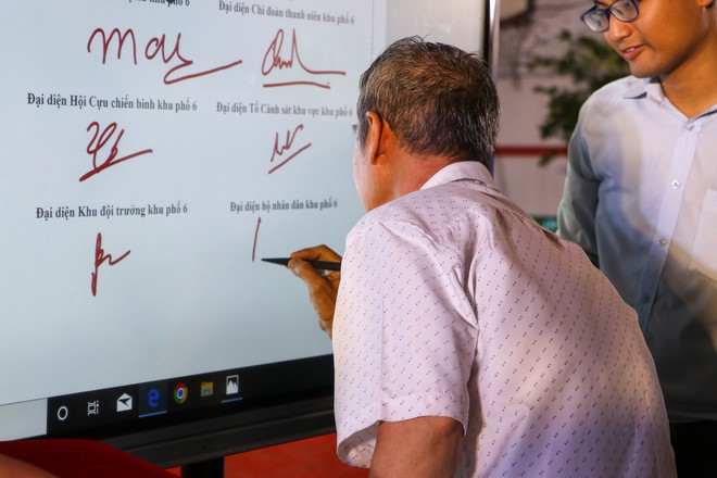 Phó Chủ tịch UBND TP HCM dự Ngày hội Đại đoàn kết phường Bình Tây - Ảnh 8.