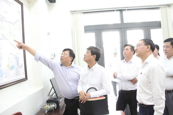 Chủ tịch HĐND TP HCM Võ Văn Minh yêu cầu lập quy hoạch, kết nối với đường Vành Đai 3 - Ảnh 2.
