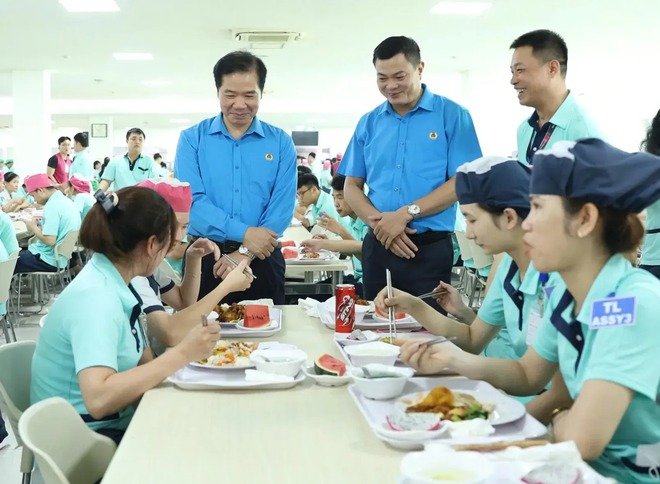 Hơn 2,1 triệu đoàn viên, lao động thụ hưởng "Bữa cơm Công đoàn" năm 2025 - Ảnh 2.