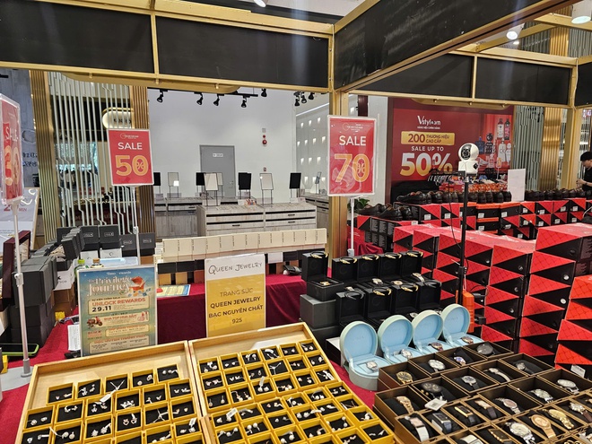 Khám phá Black Friday 2025: Giảm giá sốc từ 50 - 70 % tại TP HCM - Ảnh 4. Khám phá Black Friday 2025: Giảm giá sốc từ 50 - 70 % tại TP HCM - Ảnh 4.