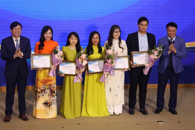 Trao giải cuộc thi viết "Vòng tay công đoàn" lần thứ V  - Ảnh 9.