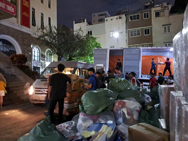 TPHCM không ngủ vì miền Trung thân yêu - Ảnh 18.