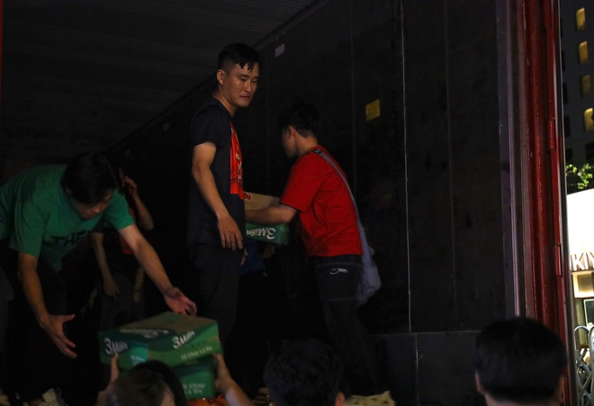 TPHCM không ngủ vì miền Trung thân yêu - Ảnh 25.