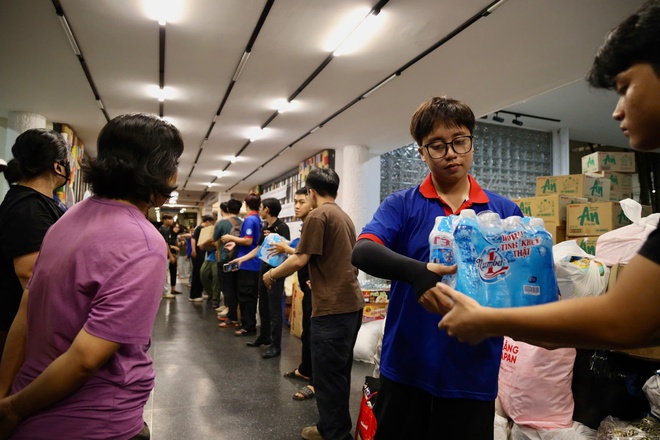 TPHCM không ngủ vì miền Trung thân yêu - Ảnh 27.