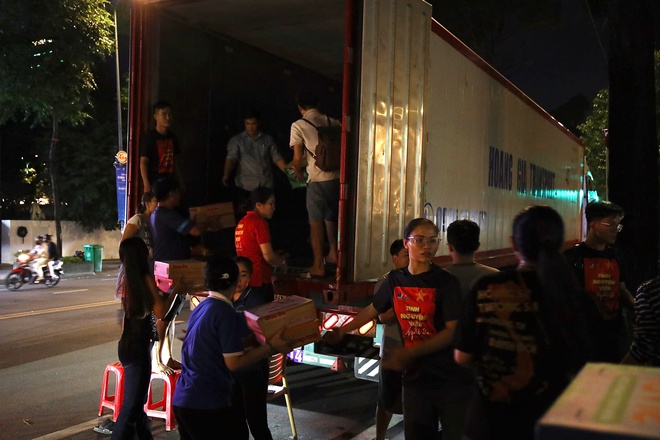 TPHCM không ngủ vì miền Trung thân yêu - Ảnh 23.