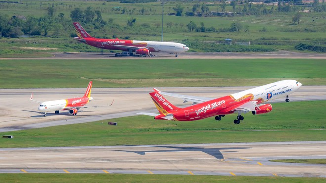 Sân bay Nội Bài khai thác thông suốt trong đợt cập nhật kỹ thuật máy bay khẩn cấp - Ảnh 2.