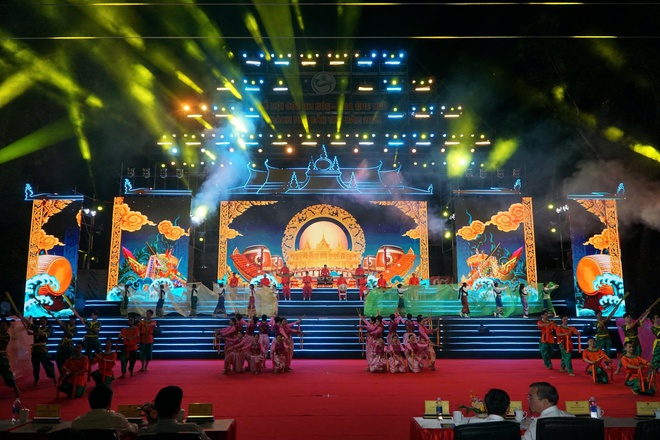 Cần Thơ khai hội Ok Om Bok – Đua ghe ngo 2025 tôn vinh di sản Văn hóa - Ảnh 5. Cần Thơ khai hội Ok Om Bok – Đua ghe ngo 2025 tôn vinh di sản Văn hóa - Ảnh 5.